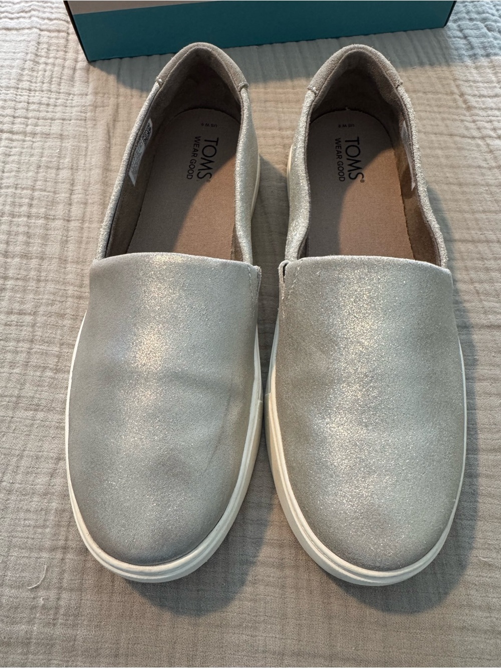 TOMS Kameron Slip-On Sneaker - Champagne Metallic Leather - Women’s Size 9 - Picture 2 of 9